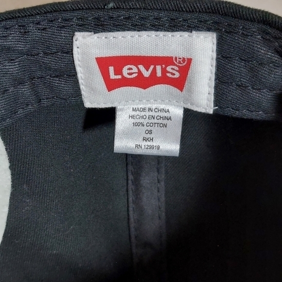 Levi's Black Snapback Baseball Cap Levi's Logo in bold letters Embroidered - Picture 7 of 10